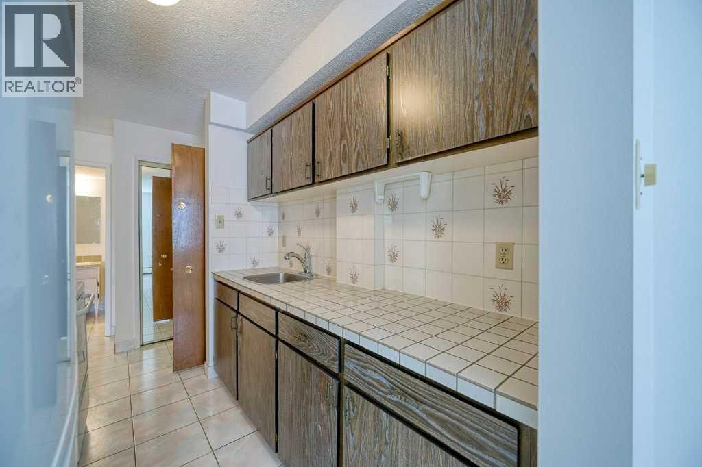 4323 75 Street NW — photo 9