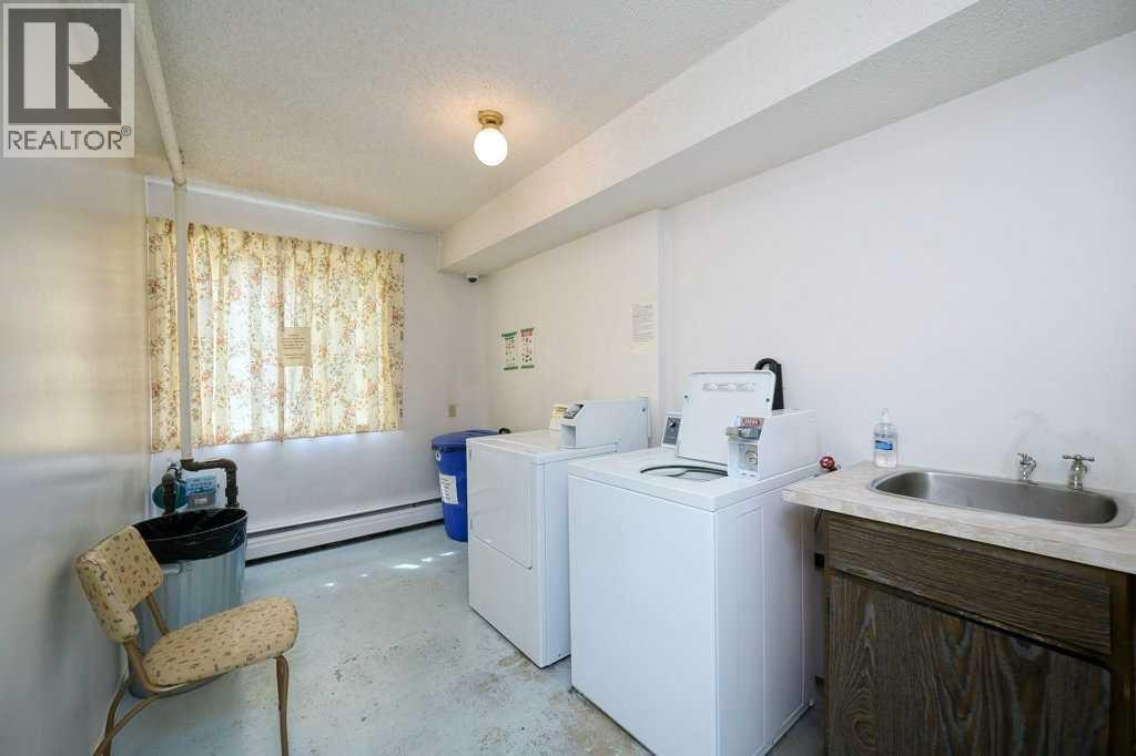 4323 75 Street NW — photo 38
