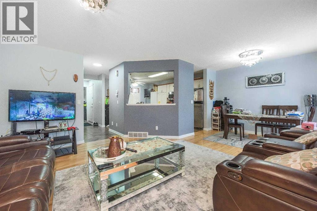 3810 Catalina Boulevard NE — photo 5