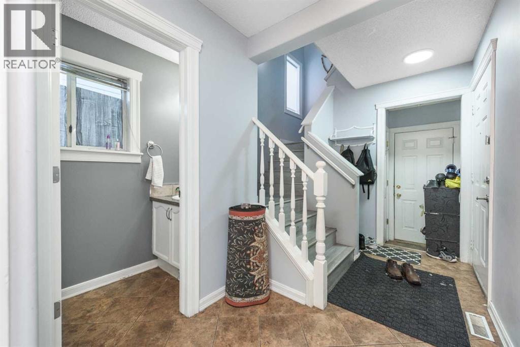 3810 Catalina Boulevard NE — photo 9