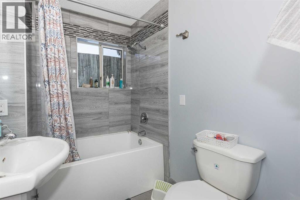 3810 Catalina Boulevard NE — photo 22