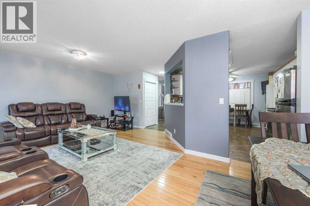 3810 Catalina Boulevard NE — photo 6
