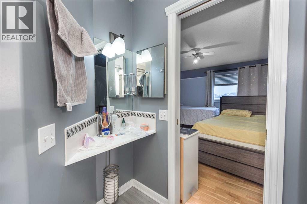 3810 Catalina Boulevard NE — photo 18