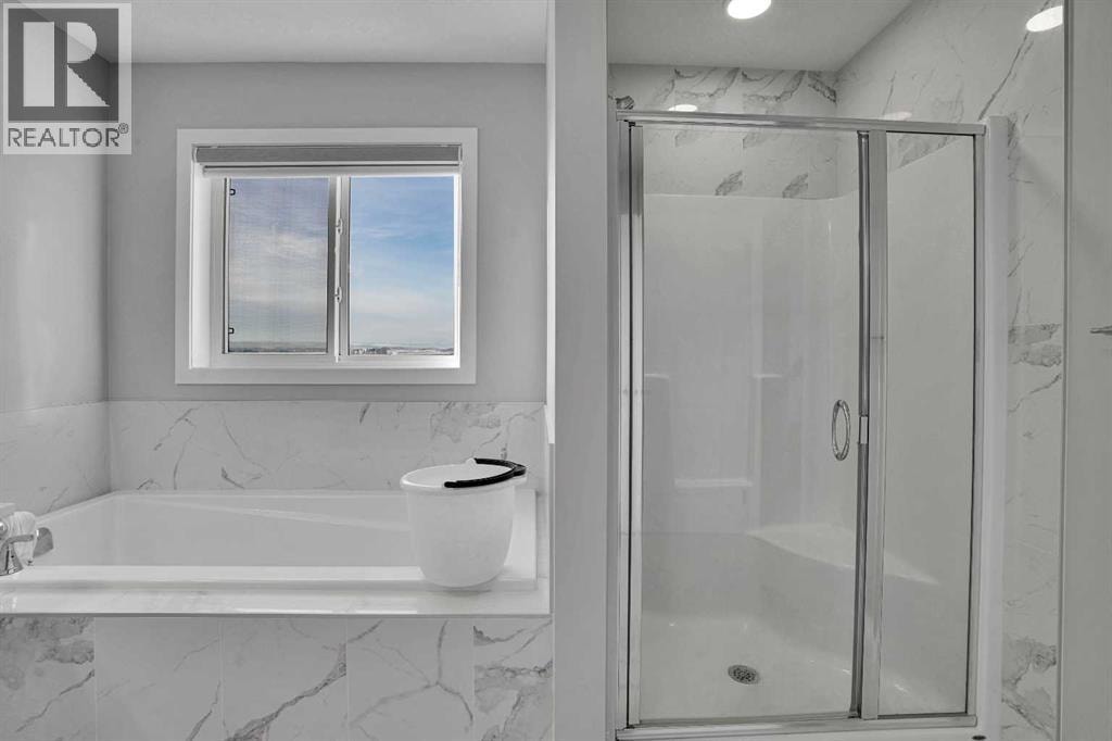 210 Lucas Close NW — photo 28