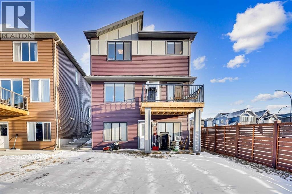 210 Lucas Close NW — photo 3