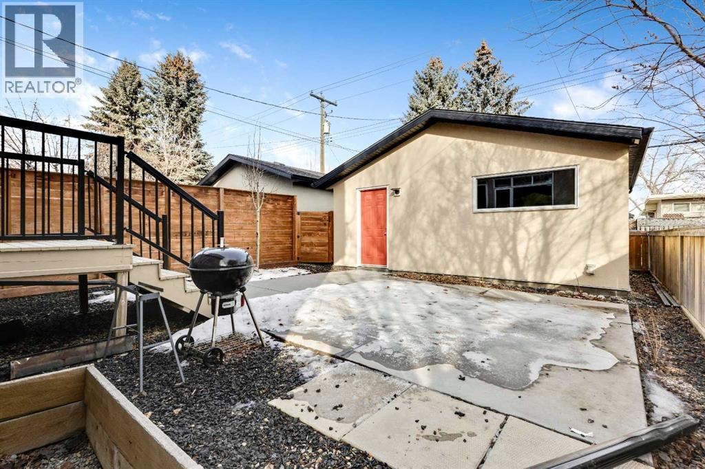 2728 Cochrane Road NW — photo 37