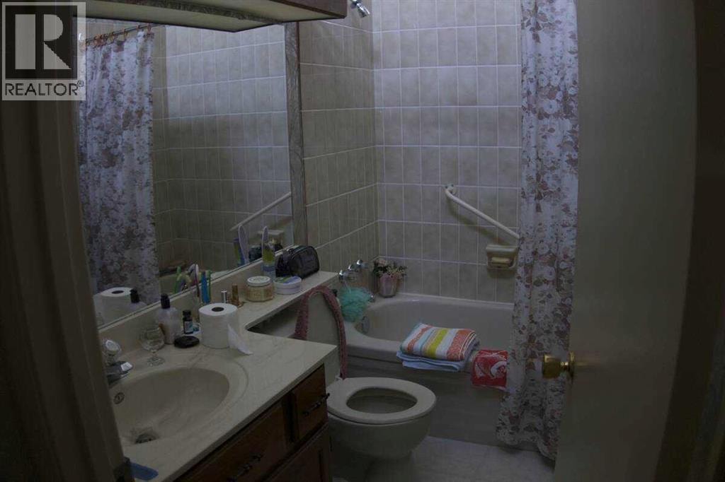 407, 3719C 49 Street NW — photo 17