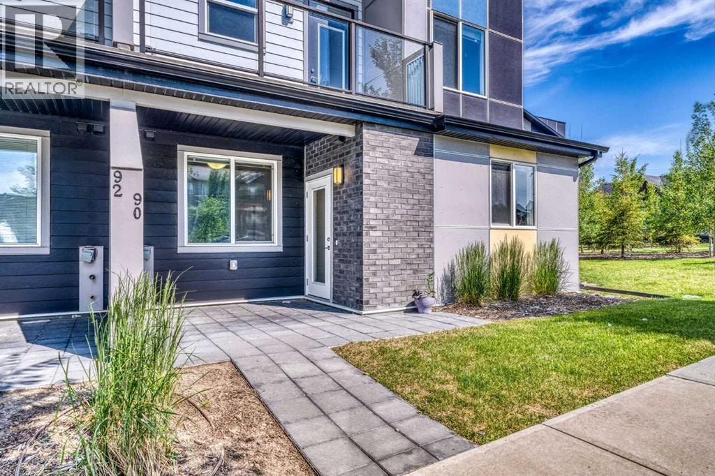 90 Redstone Way NE — photo 1