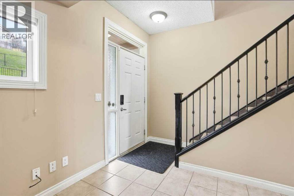 11, 148 Rockyledge View NW — photo 2