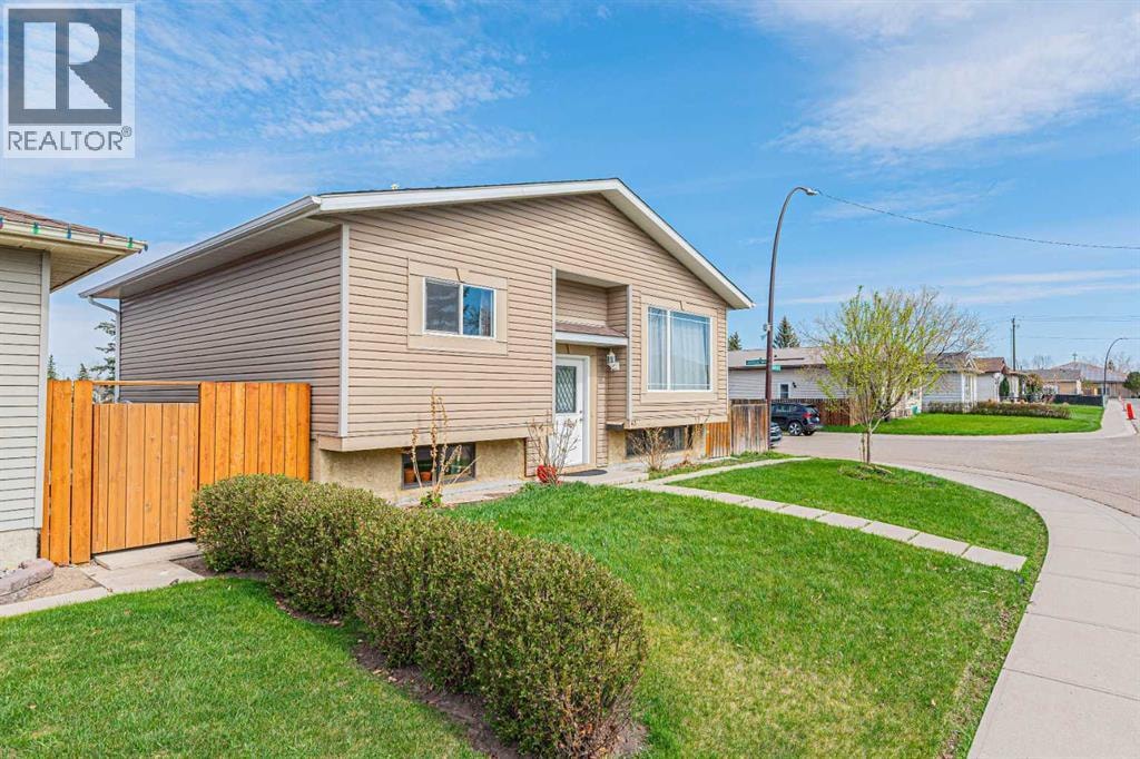 43 Abbercove Road SE — photo 2