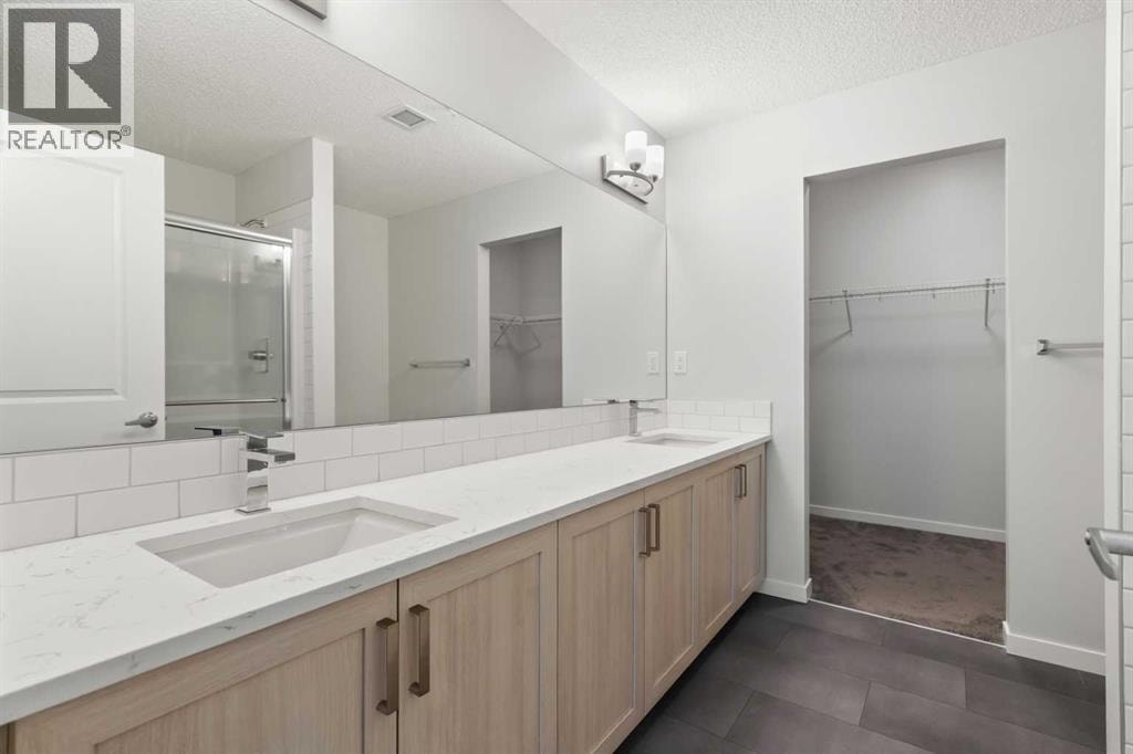 3403, 33 Carringham Gate NW — photo 18