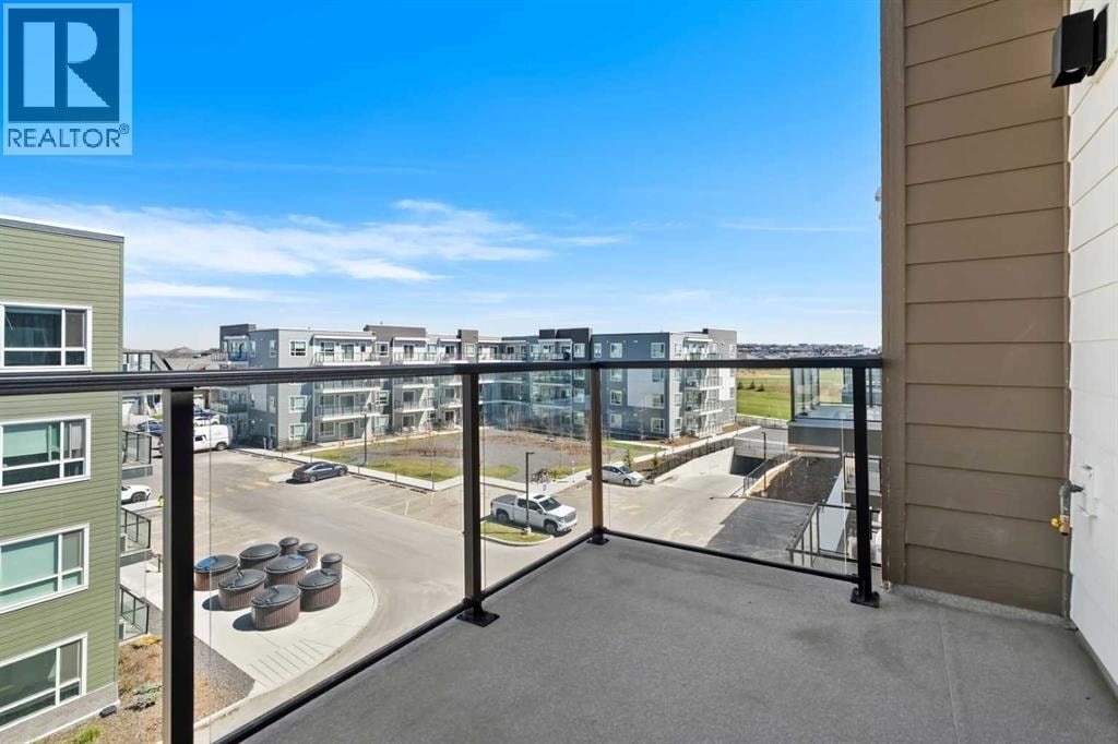 3403, 33 Carringham Gate NW — photo 31