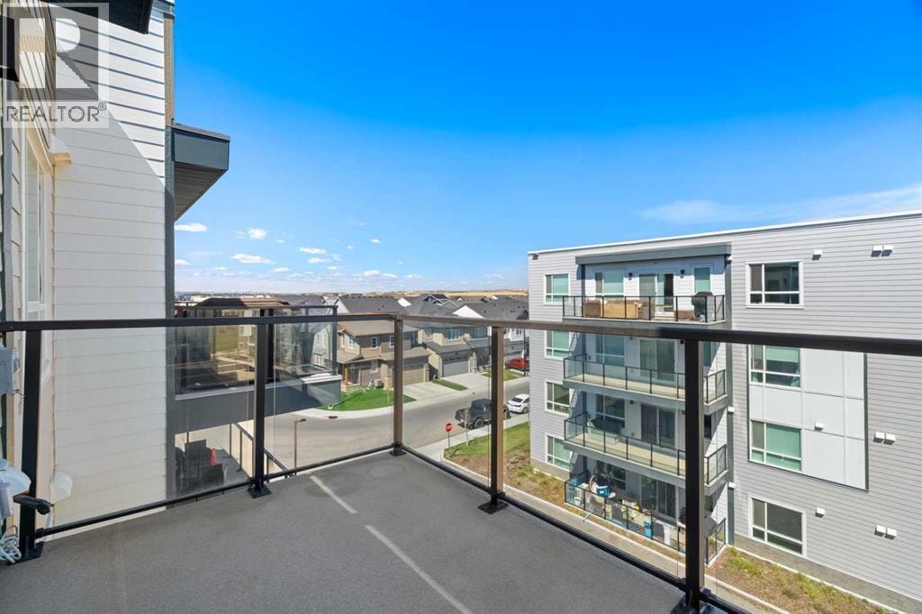 3403, 33 Carringham Gate NW — photo 30