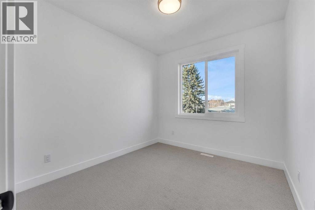 614 22 Avenue NE — photo 32