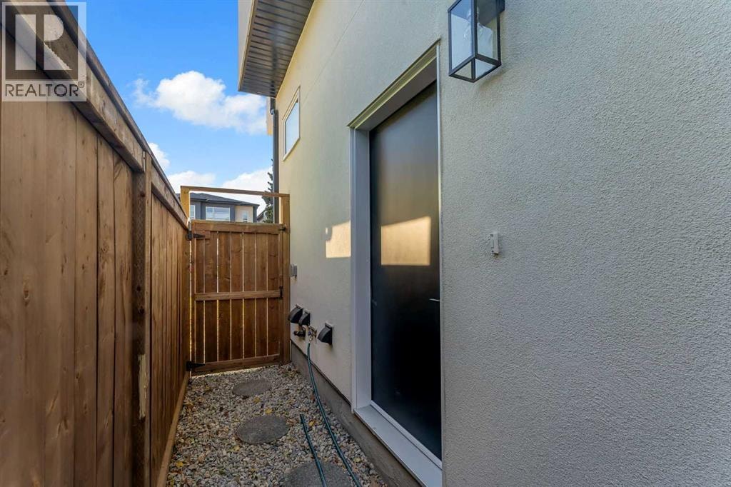 614 22 Avenue NE — photo 34
