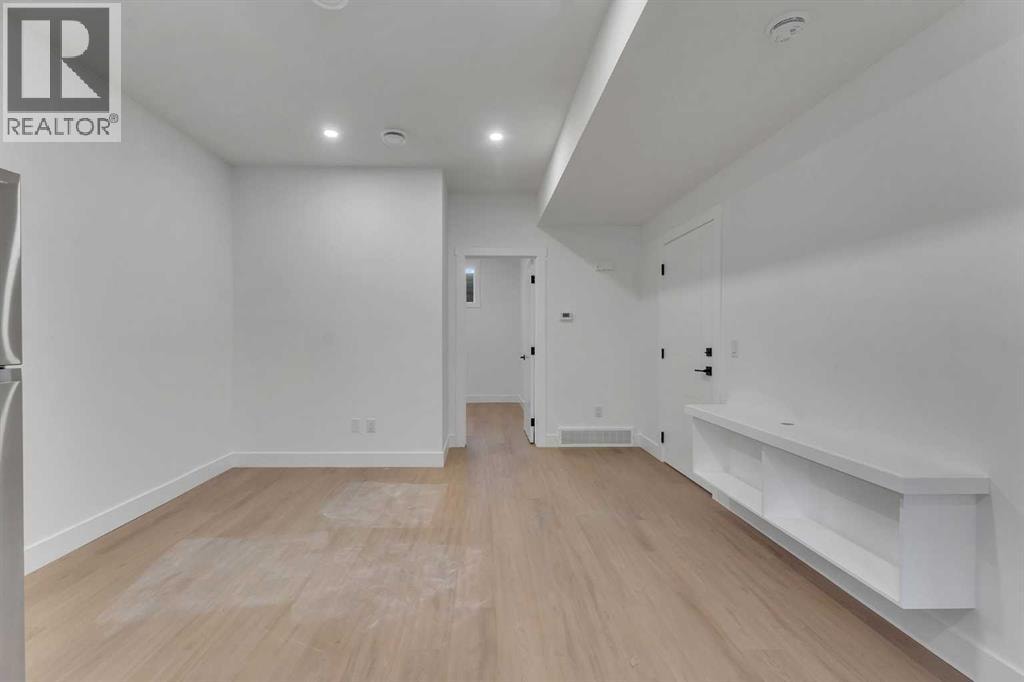 614 22 Avenue NE — photo 36