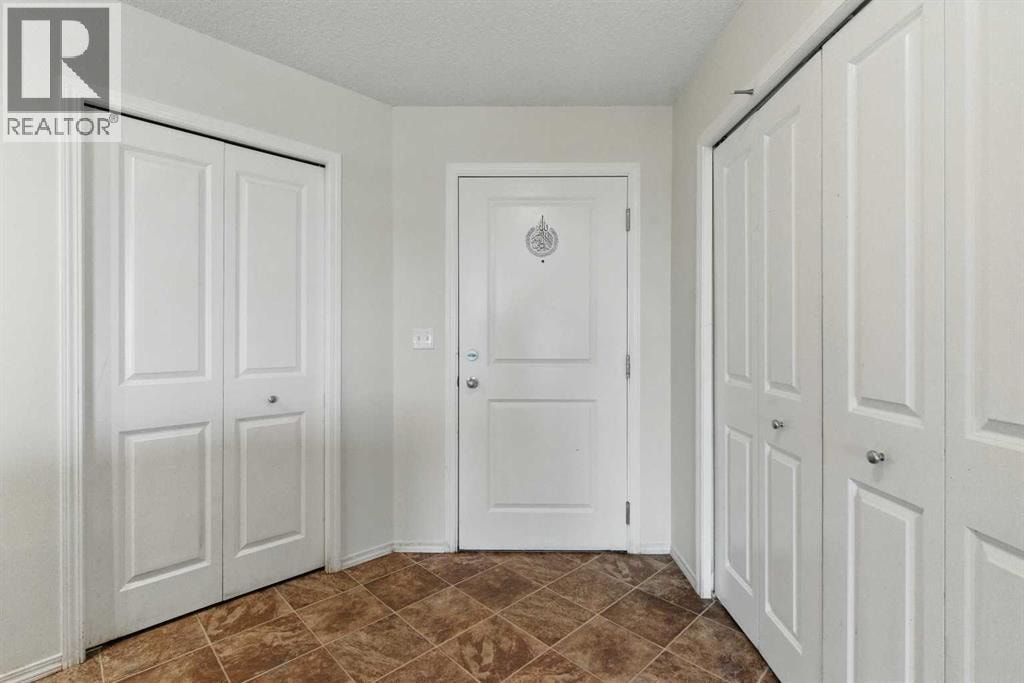 409, 15 Saddlestone Way NE — photo 3