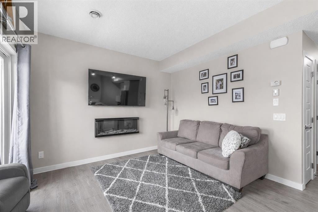 811, 250 Fireside View — photo 3