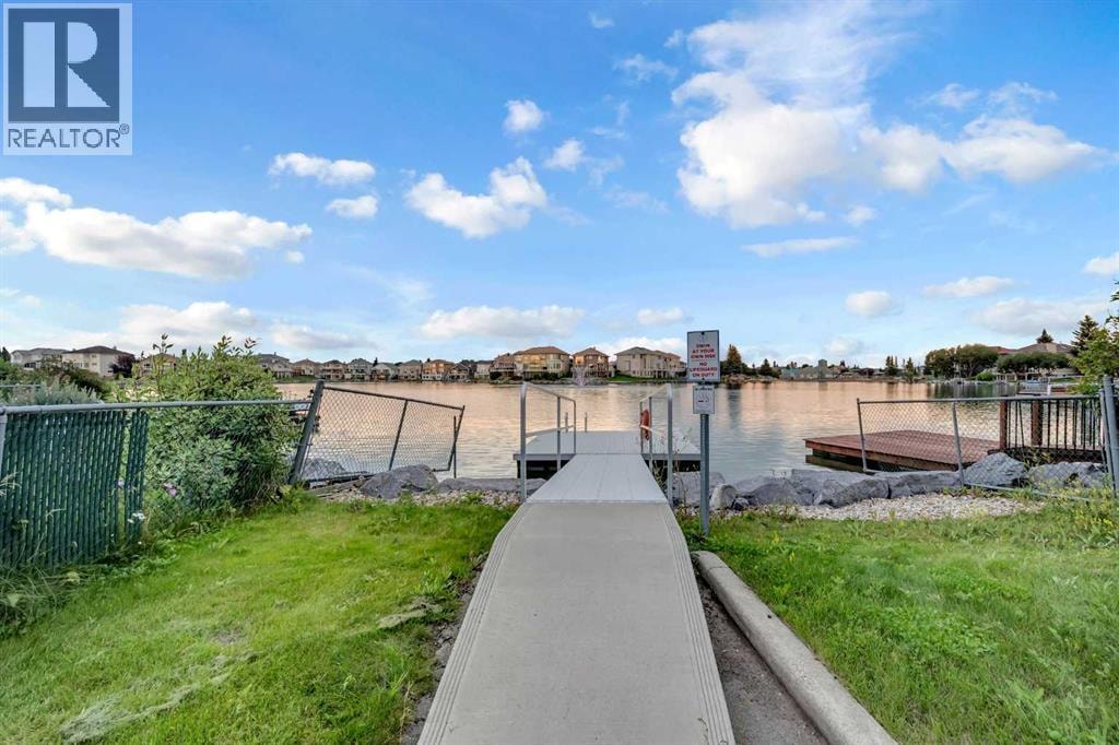 208 Coral Shores Bay NE — photo 4