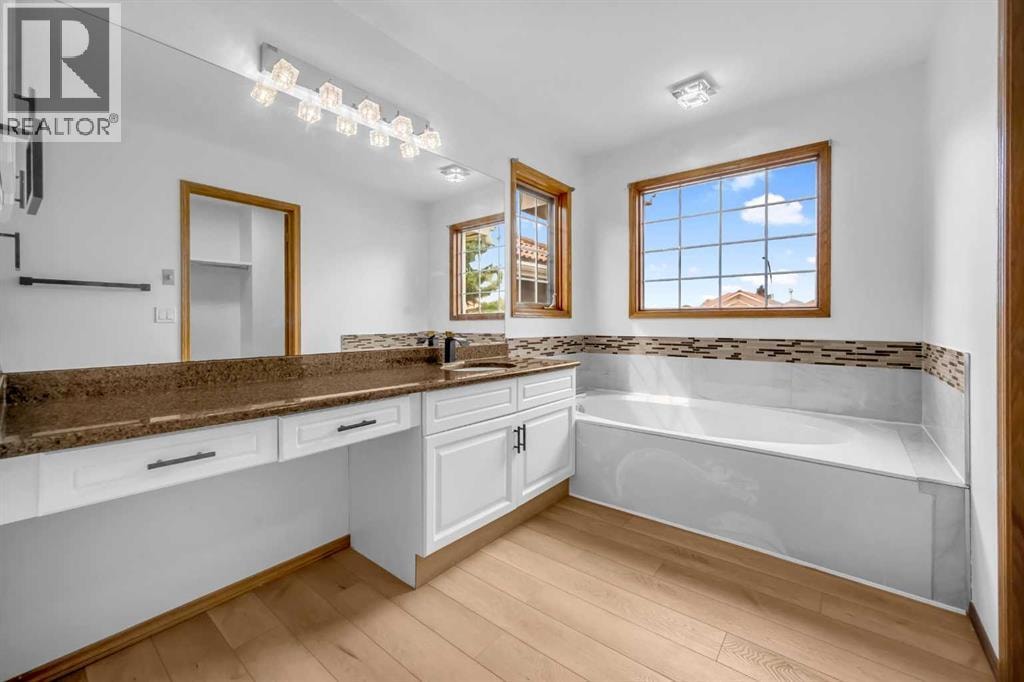 208 Coral Shores Bay NE — photo 37