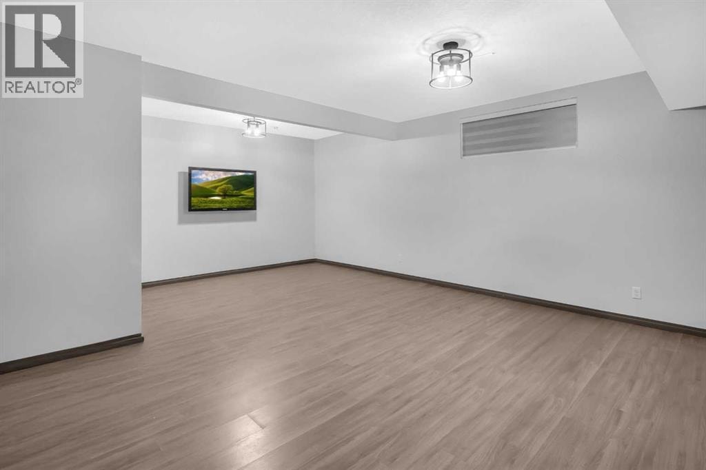 1121 Kingston Crescent SE — photo 43