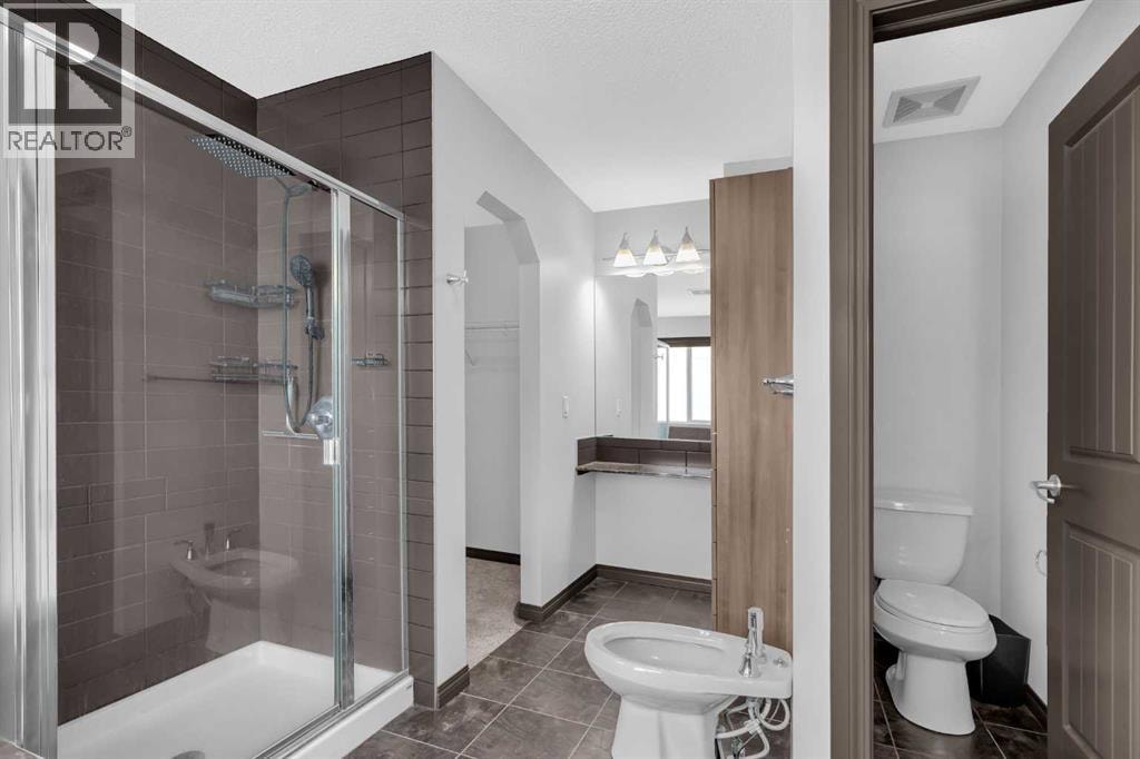 1121 Kingston Crescent SE — photo 36