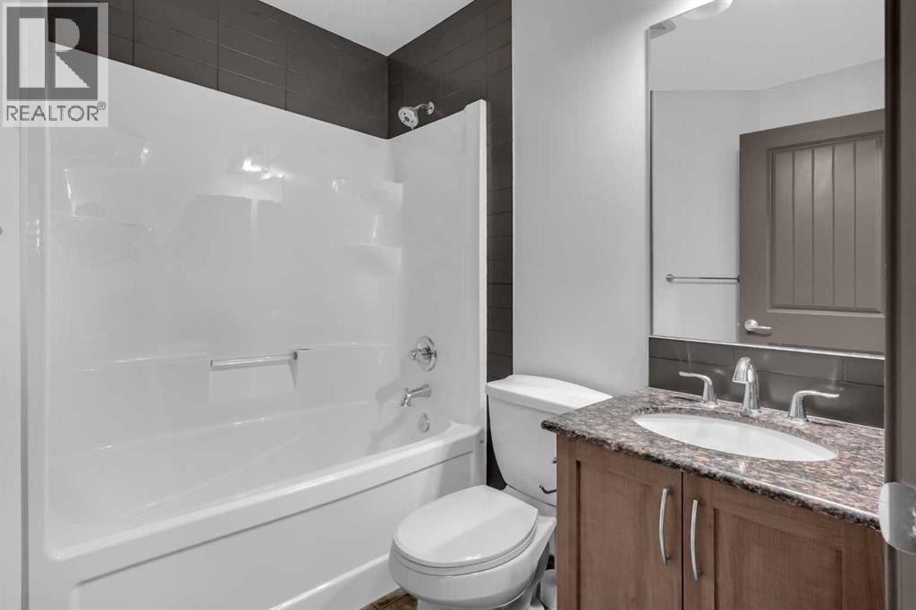 1121 Kingston Crescent SE — photo 41