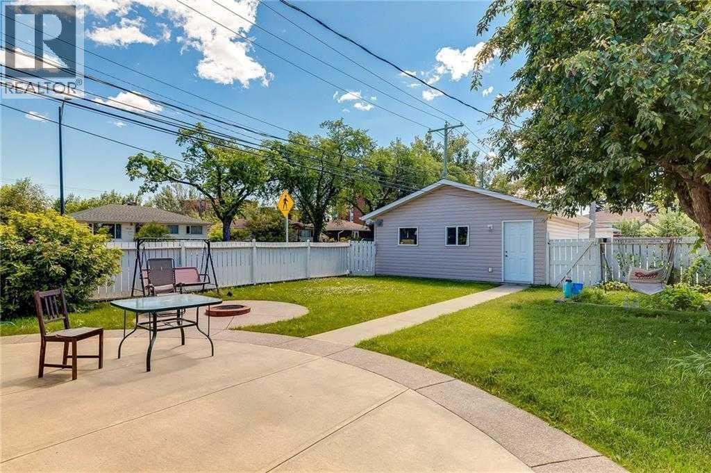 639 18 Avenue NE — photo 25