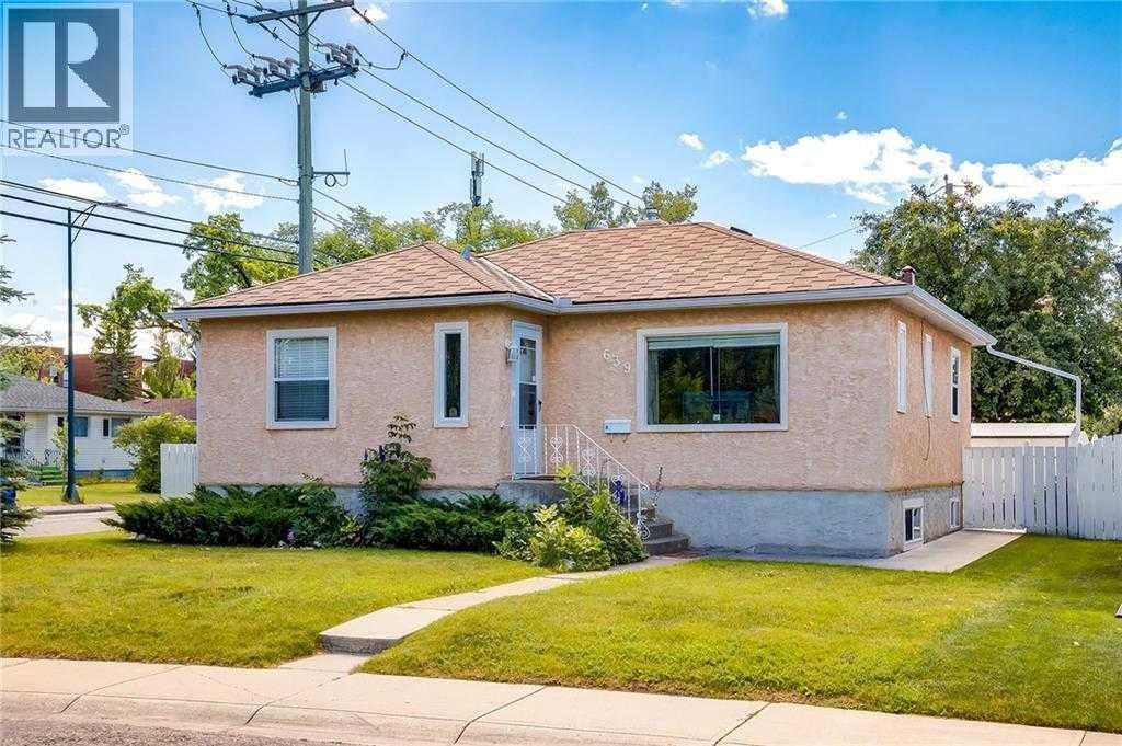 639 18 Avenue NE — photo 1