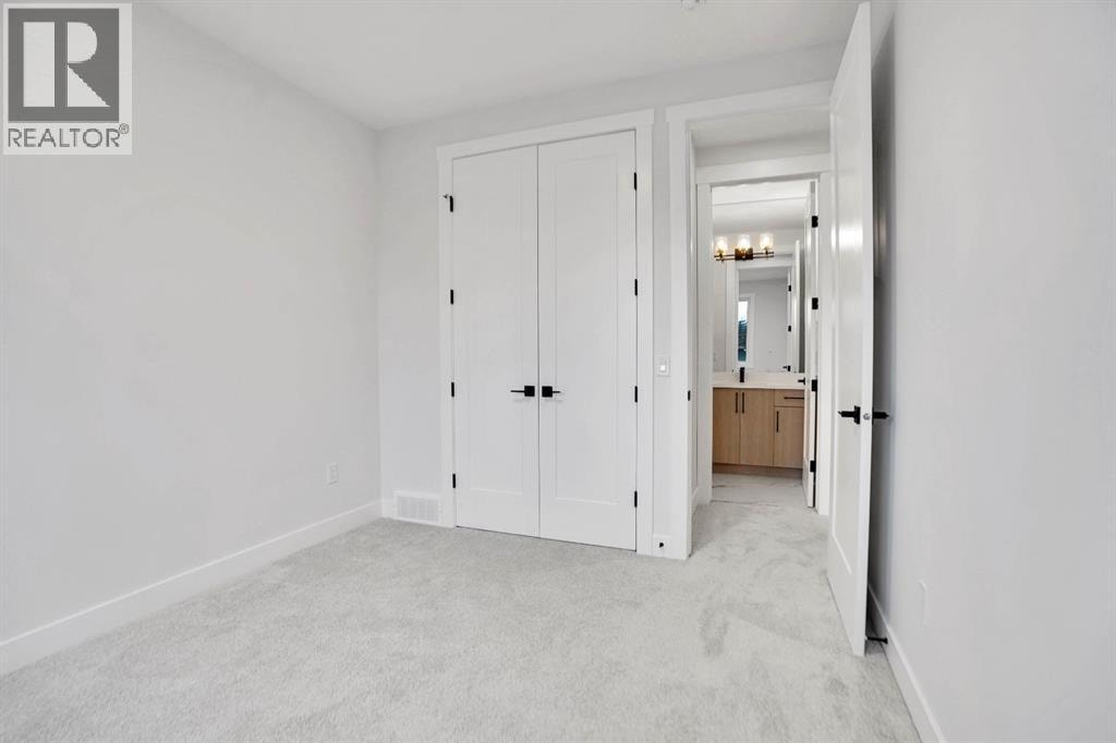 8528 47 Avenue NW — photo 37