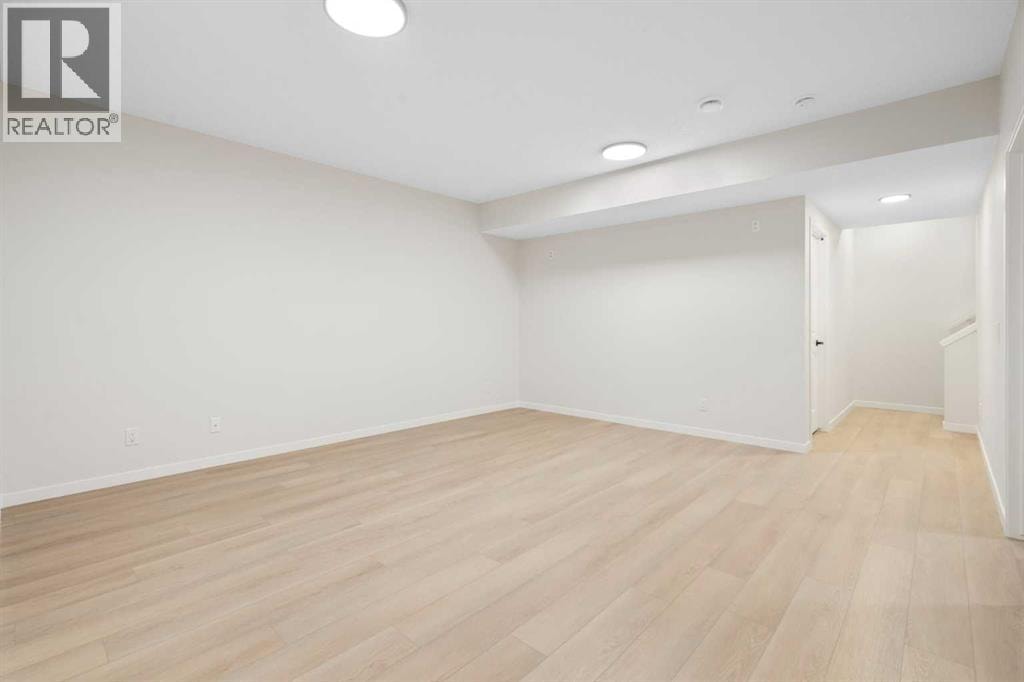 147 Marmot Grove NW — photo 30