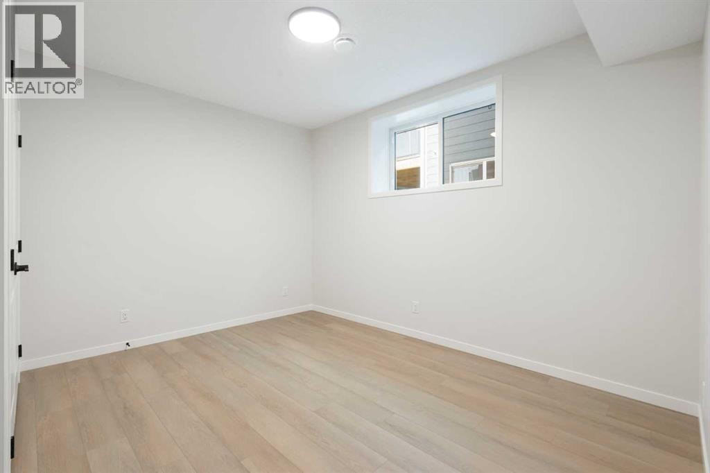 147 Marmot Grove NW — photo 34