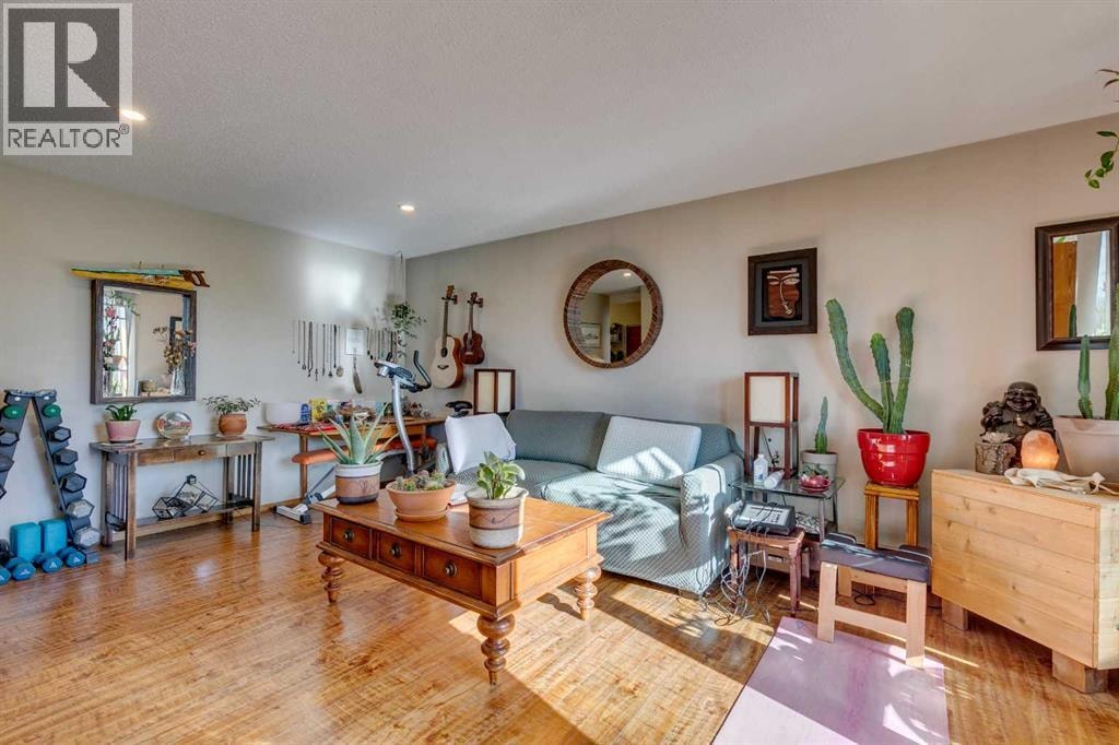 810 Drury Avenue NE — photo 9