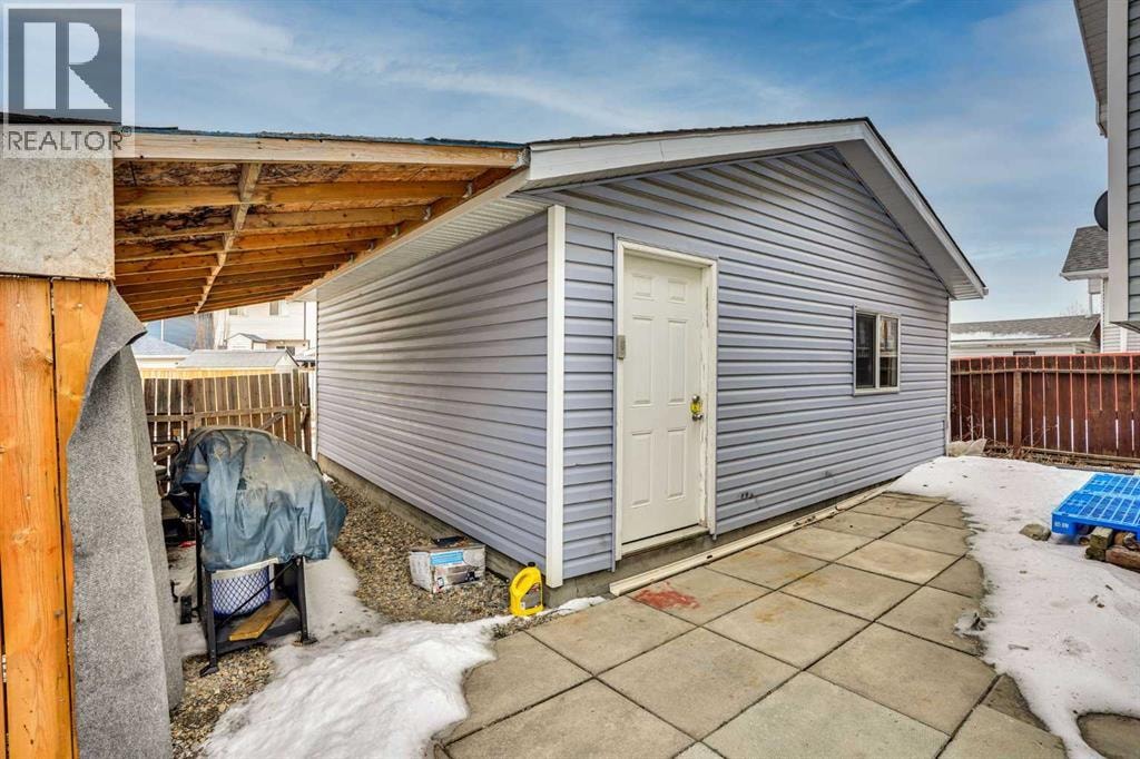 131 Martinridge Grove NE — photo 4