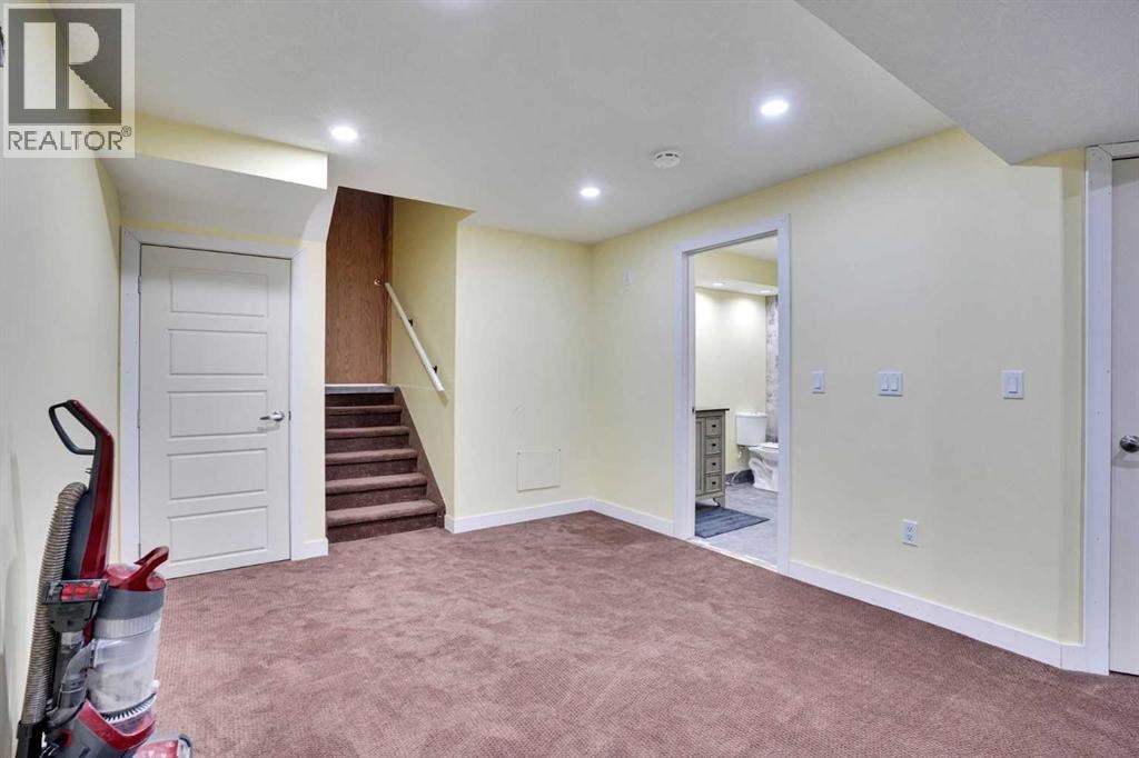 131 Martinridge Grove NE — photo 37