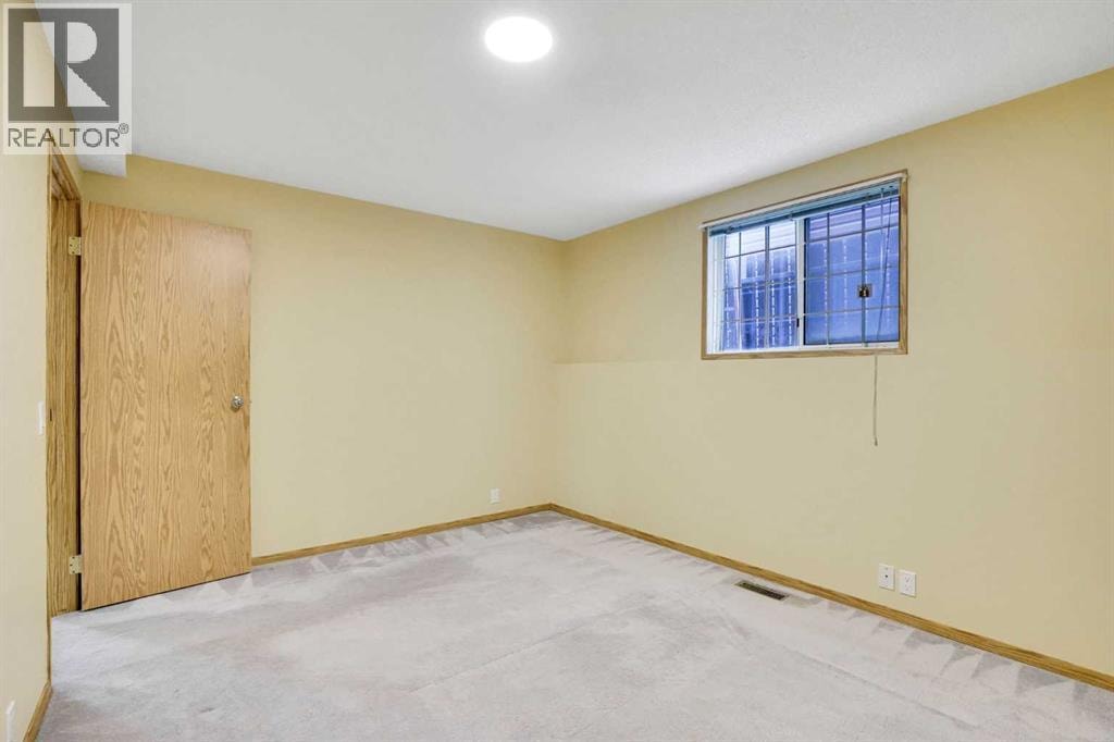 131 Martinridge Grove NE — photo 32