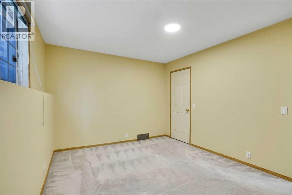131 Martinridge Grove NE — photo 31