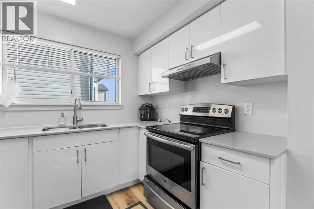 3806 Catalina Boulevard NE — photo 10