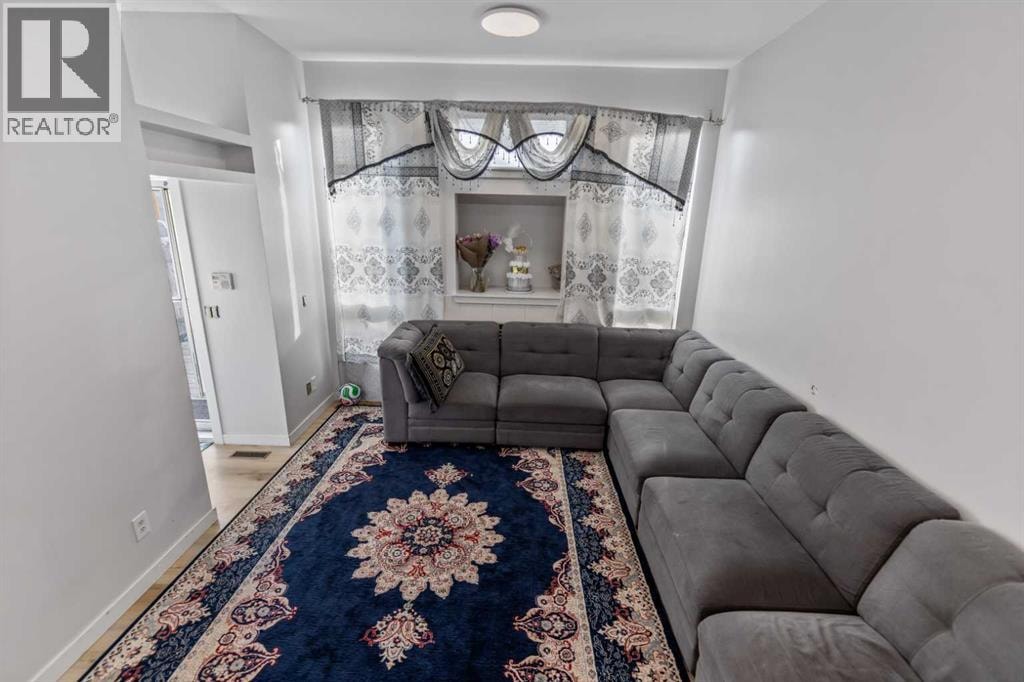 3806 Catalina Boulevard NE — photo 13