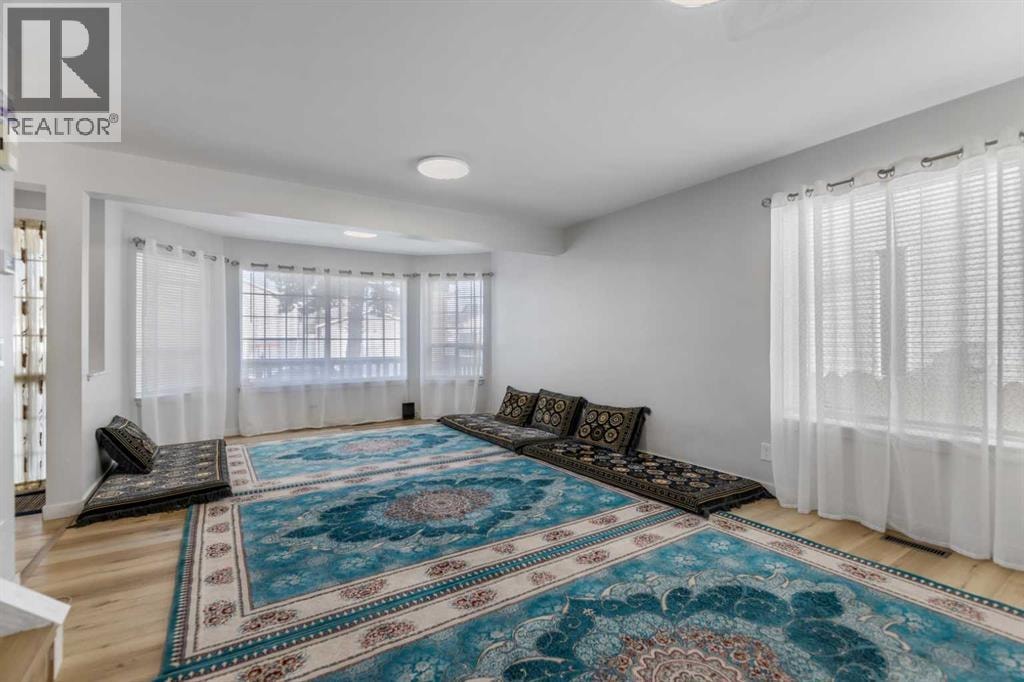 3806 Catalina Boulevard NE — photo 8