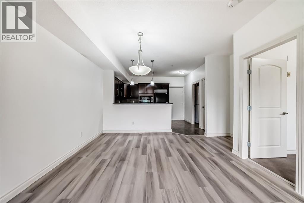 120, 60 Royal Oak Plaza NW — photo 14