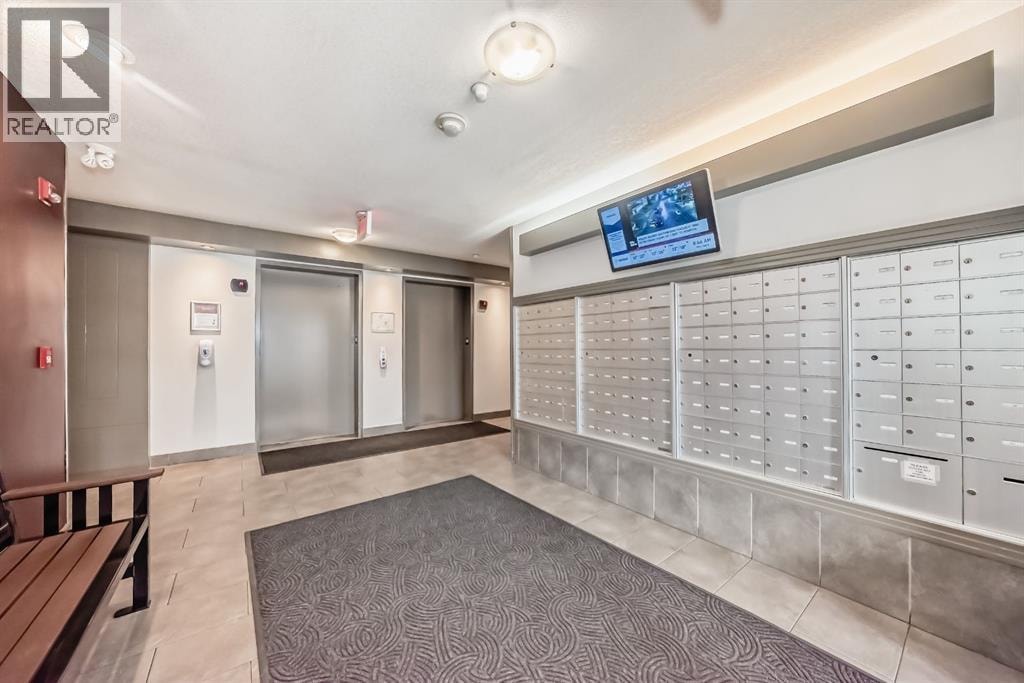 120, 60 Royal Oak Plaza NW — photo 33