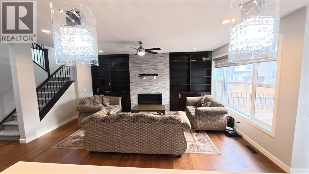 144 RED EMBERS Square NE — photo 18