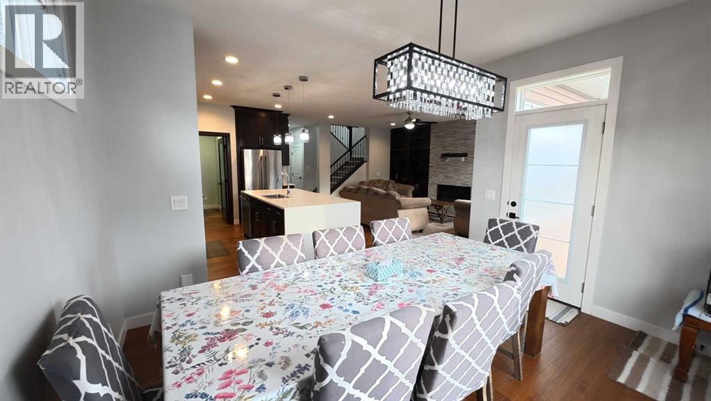 144 RED EMBERS Square NE — photo 16