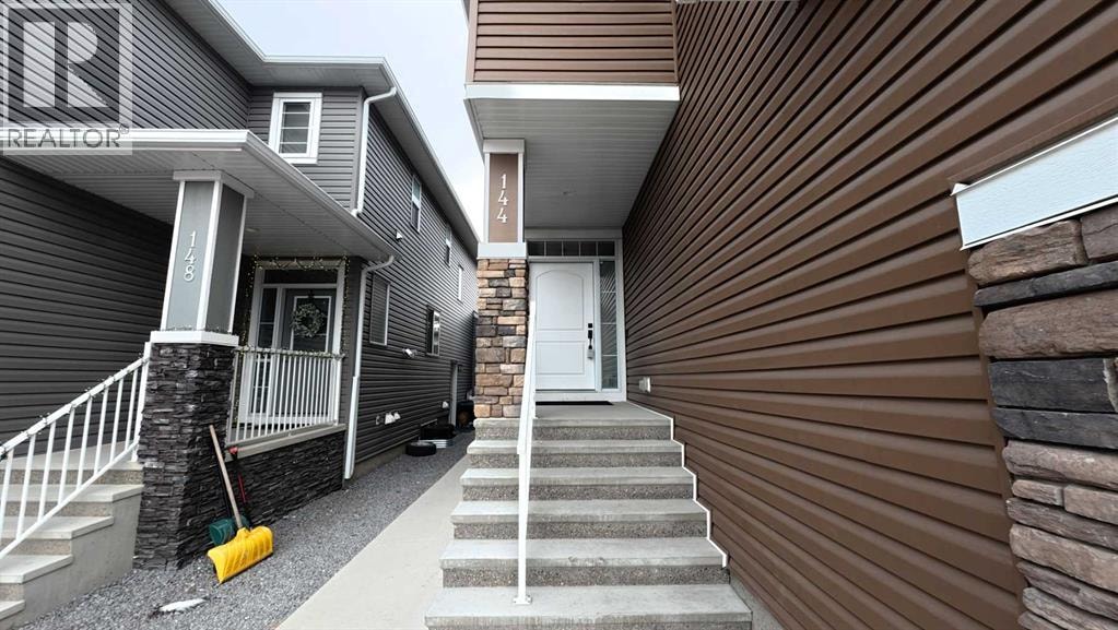 144 RED EMBERS Square NE — photo 4