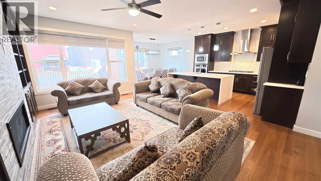 144 RED EMBERS Square NE — photo 9