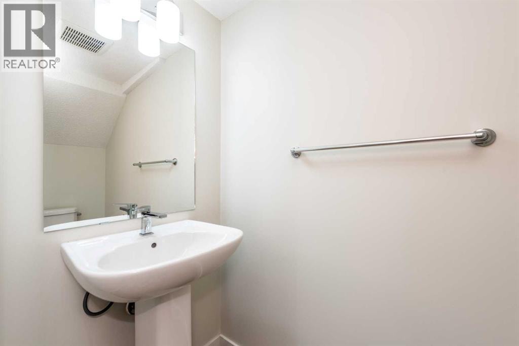 428 Cranbrook Square SE — photo 9
