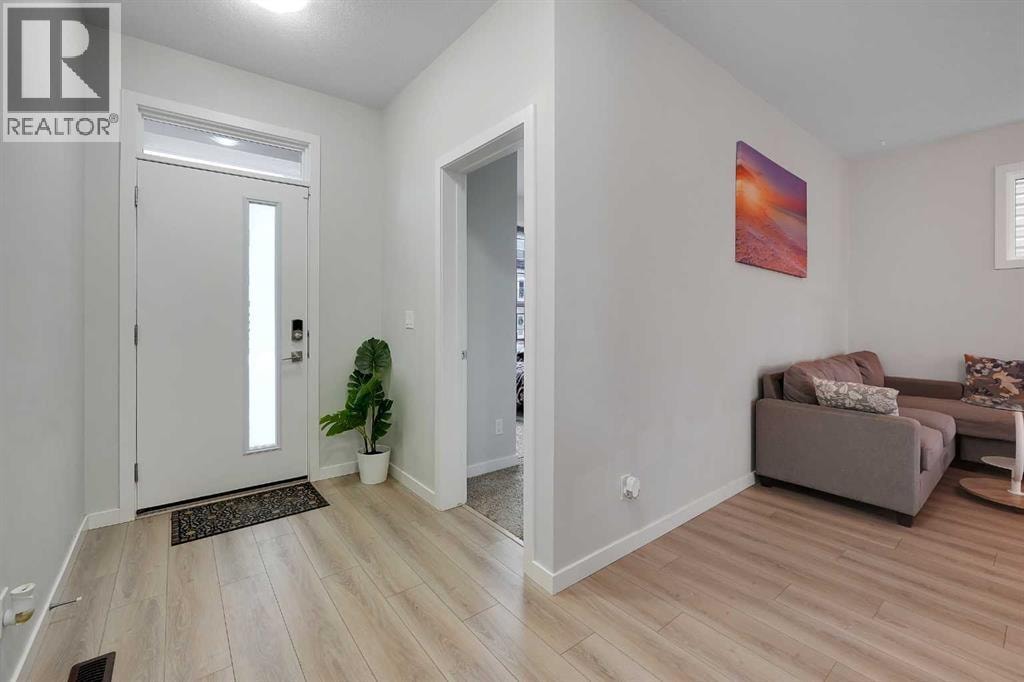 32 SETON Row SE — photo 3