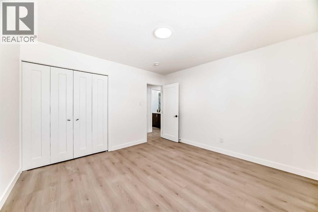 4936 45 Street SW — photo 18