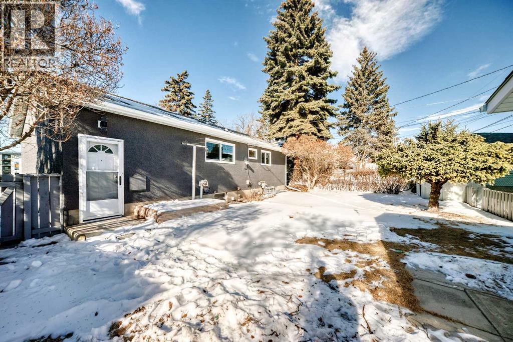 4936 45 Street SW — photo 35